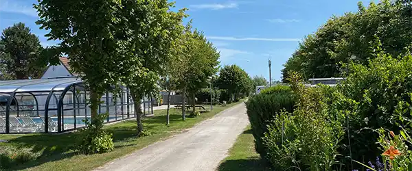 accès piscine Camping de la Maye